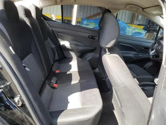 2022 NISSAN VERSA S  