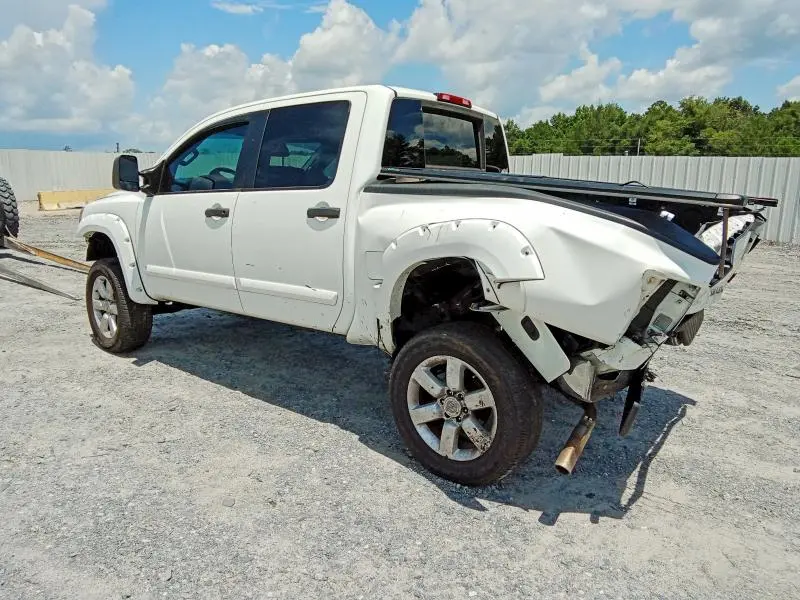 2015 NISSAN TITAN SV  