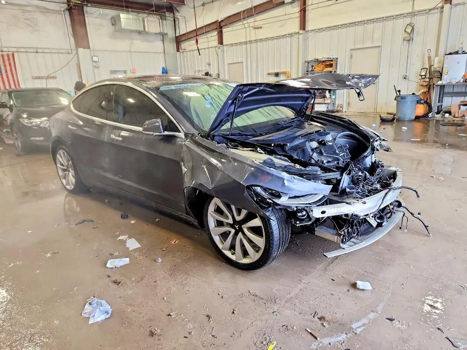 2018 TESLA MODEL 3   