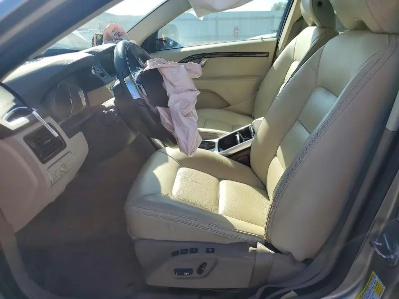 2014 VOLVO XC70 3.2  