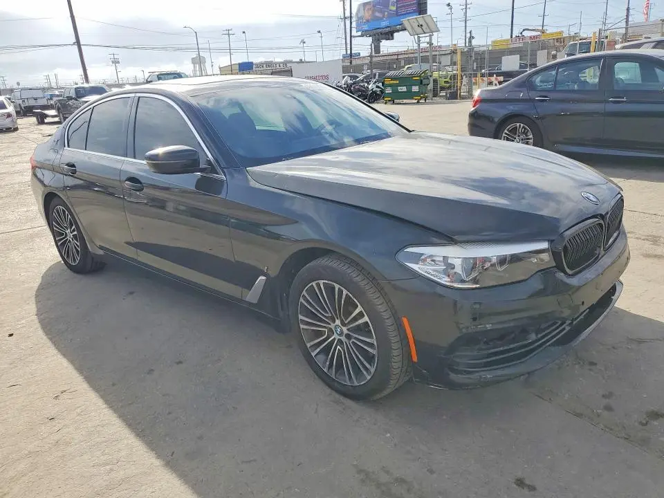 2019 BMW 530E   