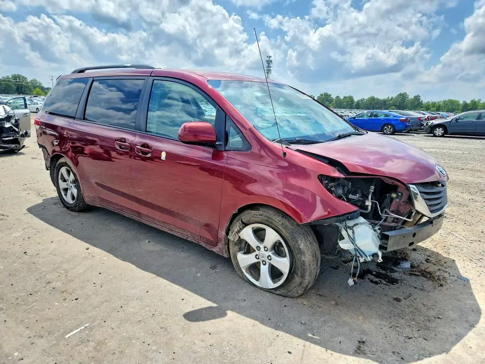 2014 TOYOTA SIENNA LE  