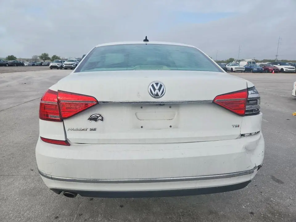 2016 VOLKSWAGEN PASSAT SE  