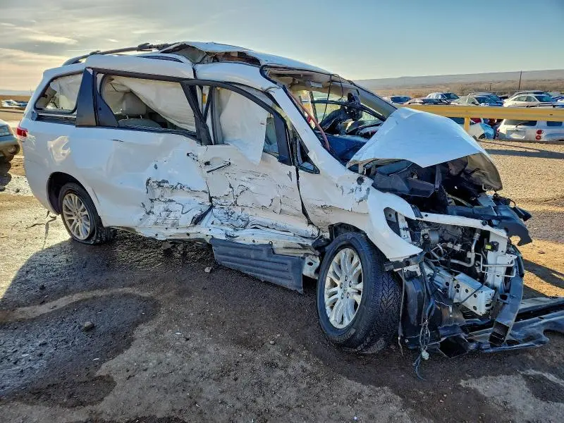 2014 TOYOTA SIENNA XLE  