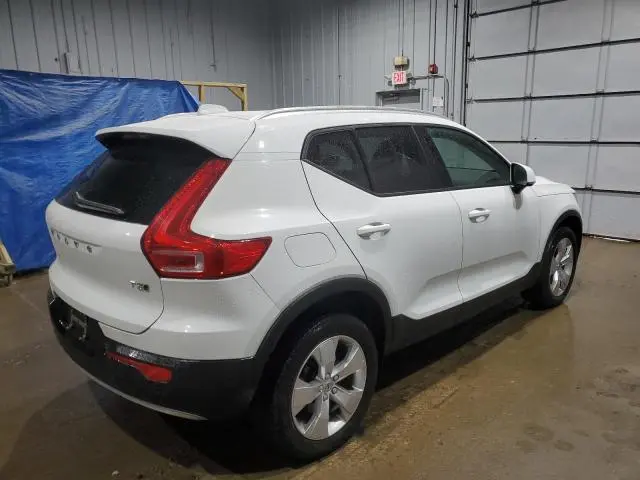 2020 VOLVO XC40 T5 MOMENTUM  