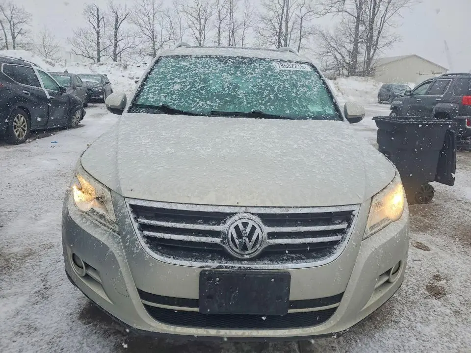 2011 VOLKSWAGEN TIGUAN S  
