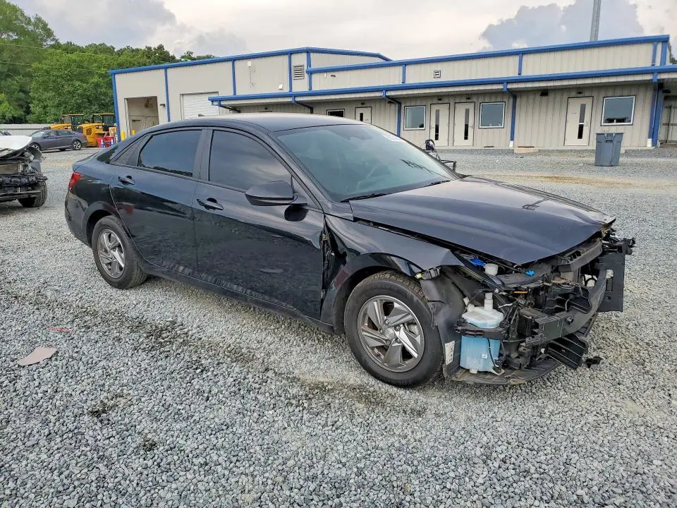 2024 HYUNDAI ELANTRA SE  
