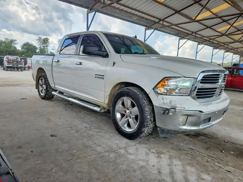 2016 RAM 1500 SLT  