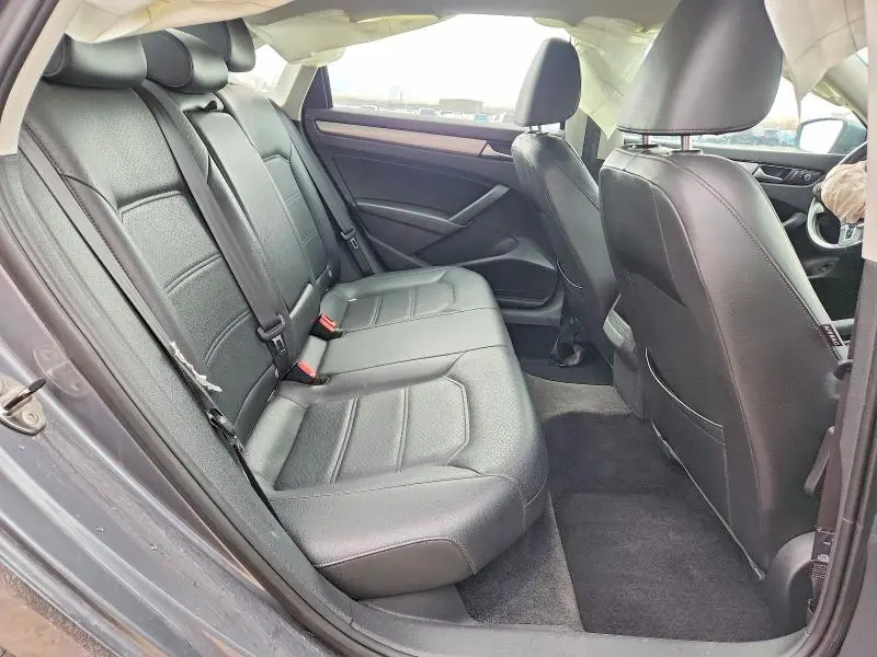 2015 VOLKSWAGEN PASSAT S  