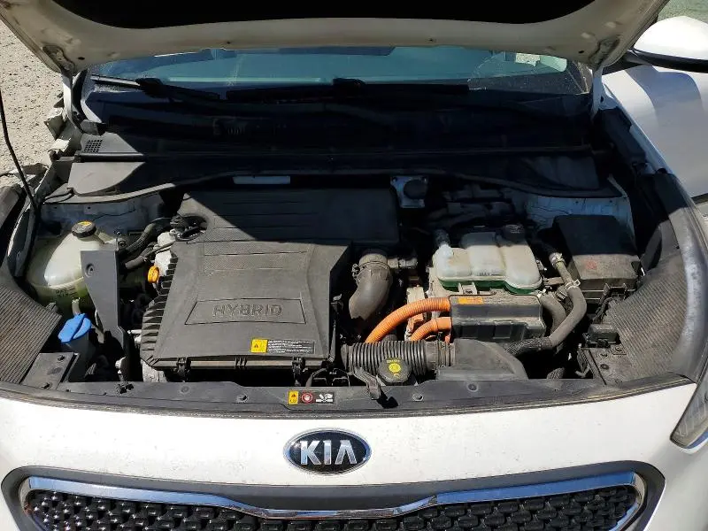 2017 KIA NIRO LX  
