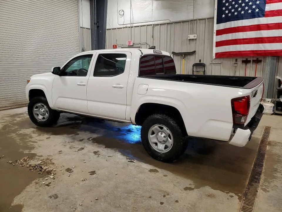 2022 TOYOTA TACOMA SR V6  