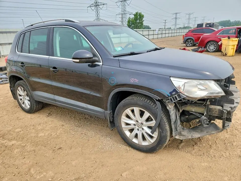 2010 VOLKSWAGEN TIGUAN SE  