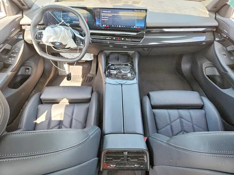 2024 BMW 530 XI  