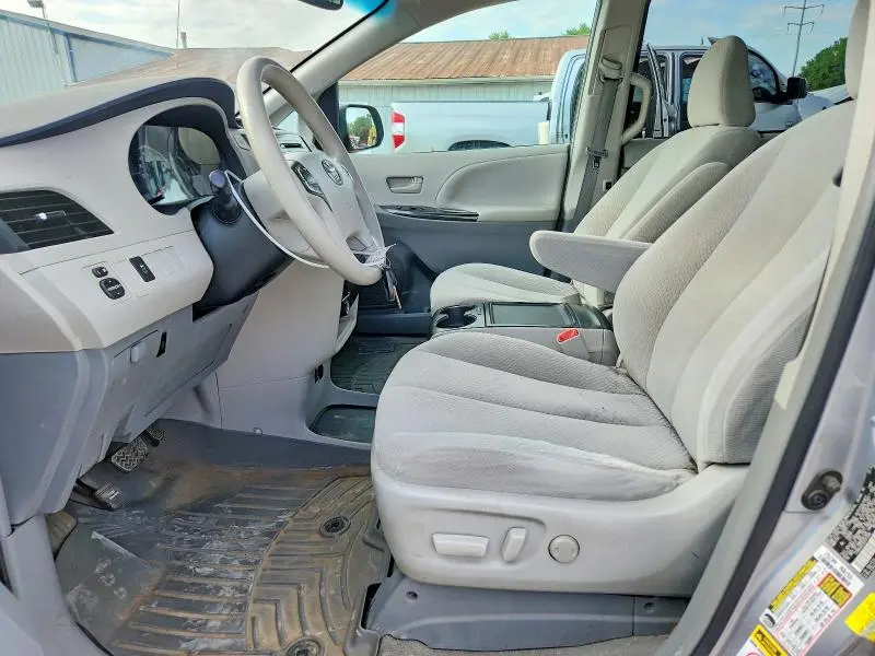 2013 TOYOTA SIENNA LE  