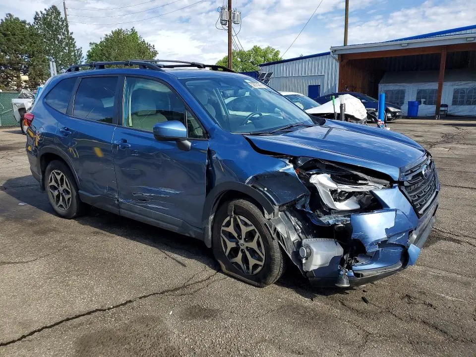2022 SUBARU FORESTER PREMIUM  