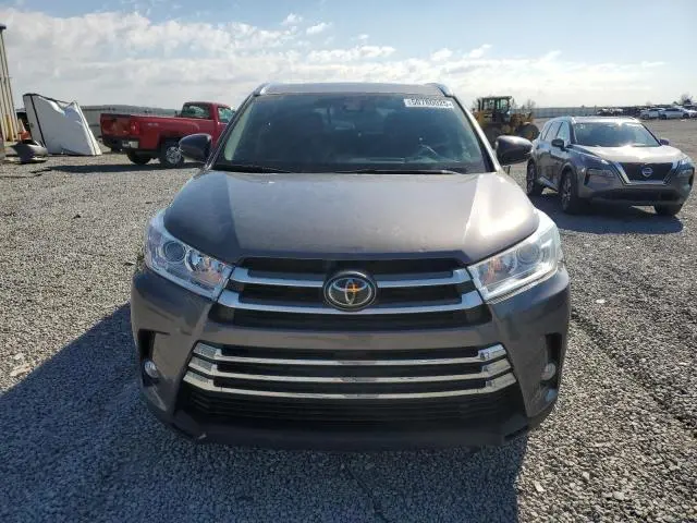 2017 TOYOTA HIGHLANDER SE  
