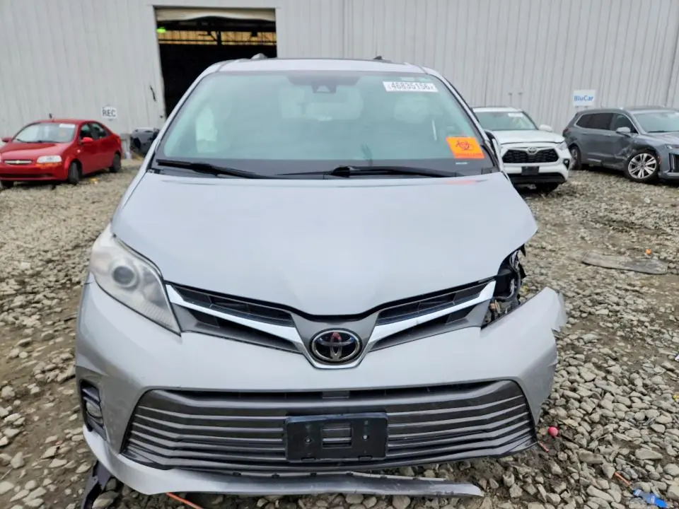 2018 TOYOTA SIENNA XLE 8-PASSENGER  
