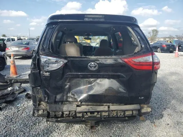 2017 TOYOTA SIENNA LE  