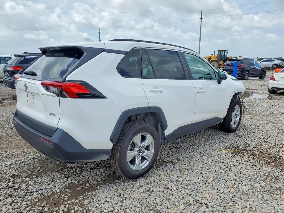2021 TOYOTA RAV4 XLE  