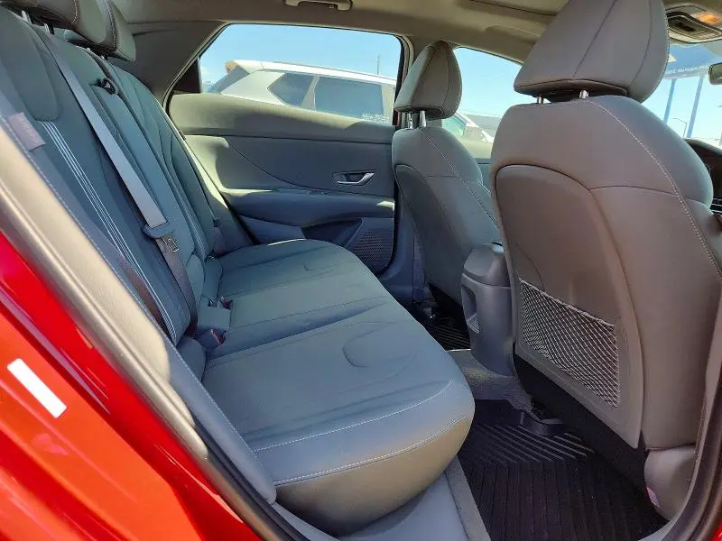 2025 HYUNDAI ELANTRA SEL  