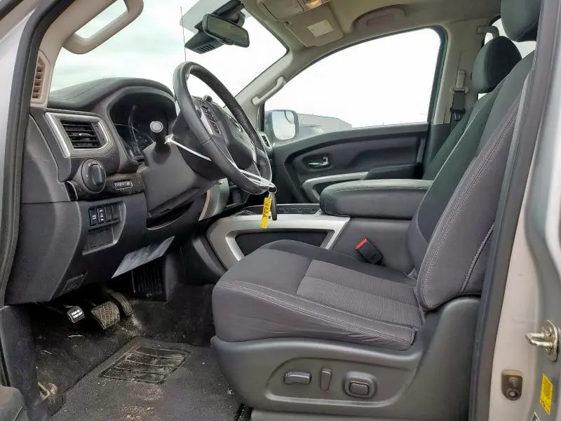 2020 NISSAN TITAN SV  