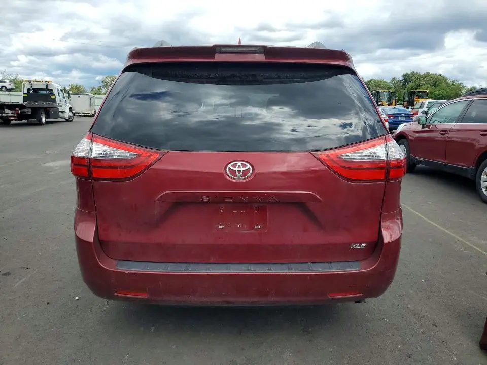 2020 TOYOTA SIENNA XLE 8-PASSENGER  