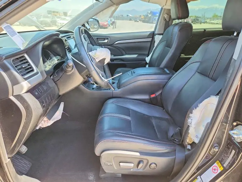 2019 TOYOTA HIGHLANDER SE  
