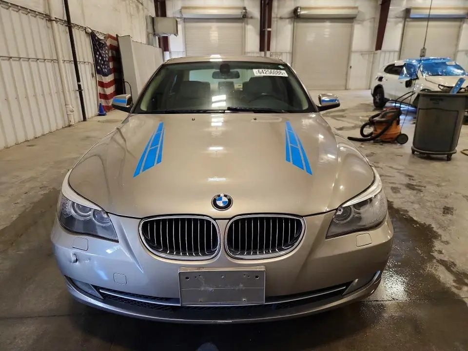 2010 BMW 528I   