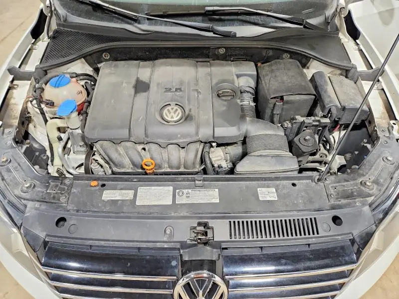 2013 VOLKSWAGEN PASSAT S  