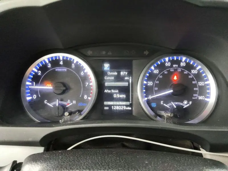 2019 TOYOTA HIGHLANDER LE  