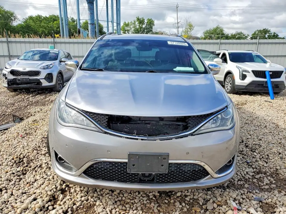 2017 CHRYSLER PACIFICA LIMITED  