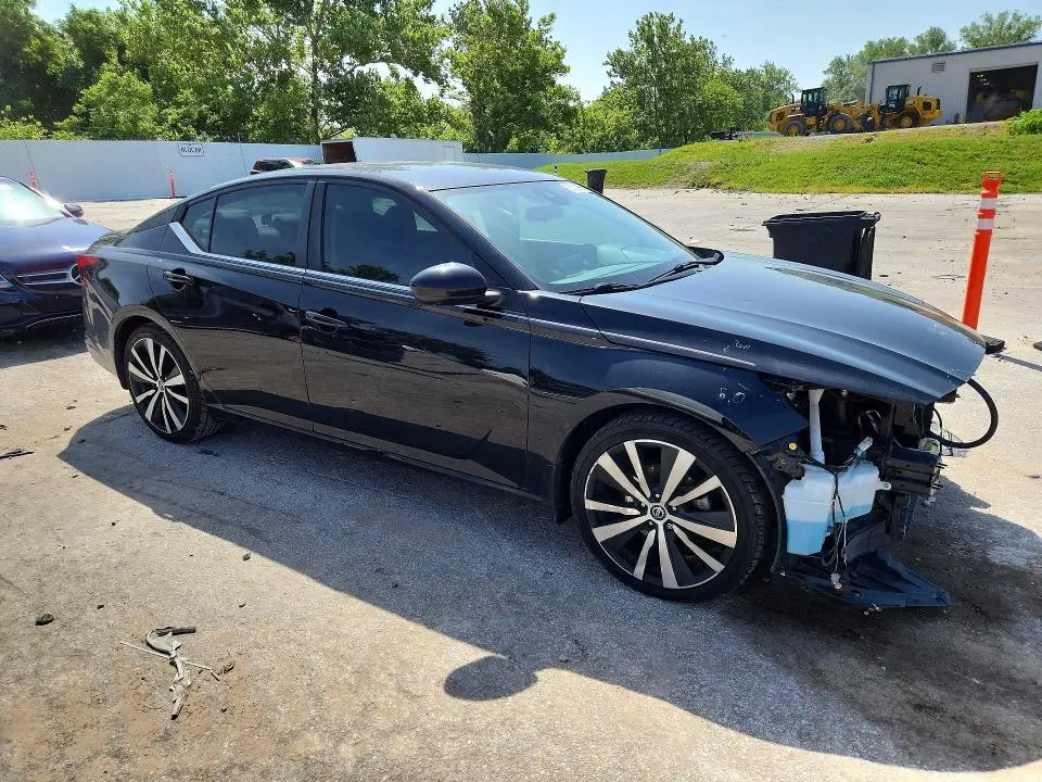 2022 NISSAN ALTIMA SR  