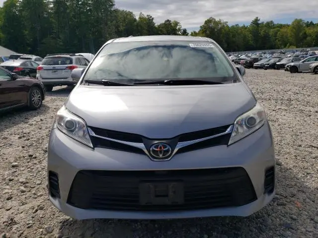 2018 TOYOTA SIENNA LE  