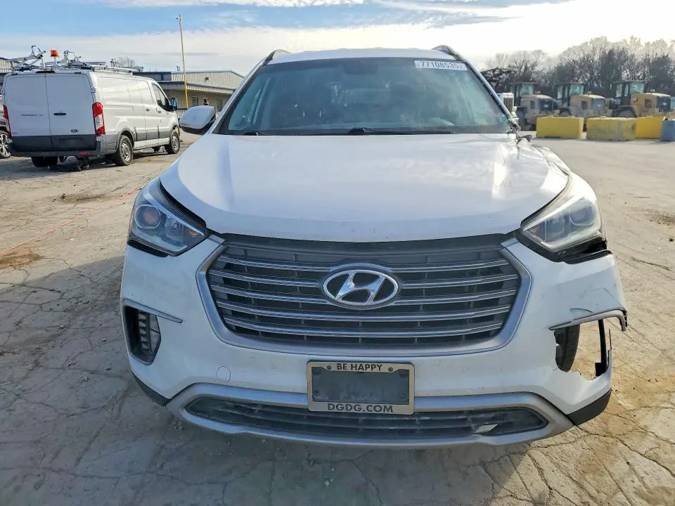 2018 HYUNDAI SANTA FE SE  