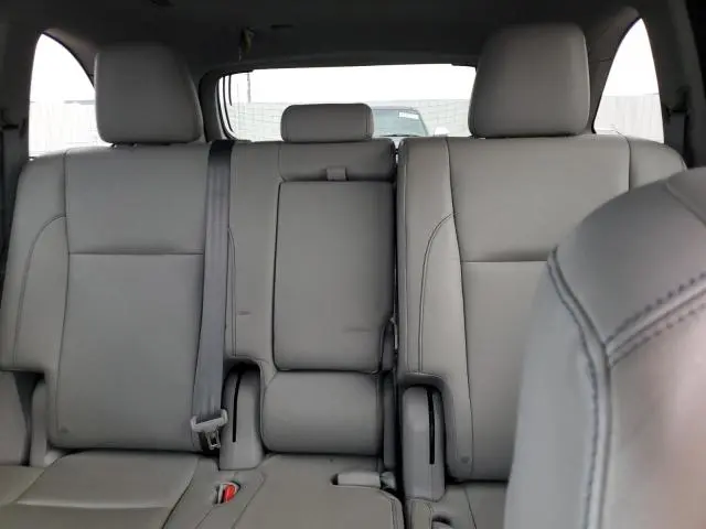 2016 TOYOTA HIGHLANDER XLE  