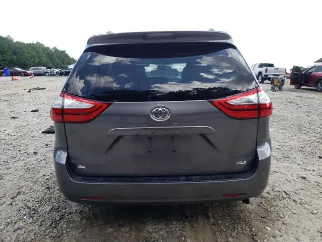 2016 TOYOTA SIENNA XLE  