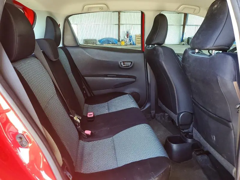 2012 TOYOTA YARIS 5-DOOR SE  