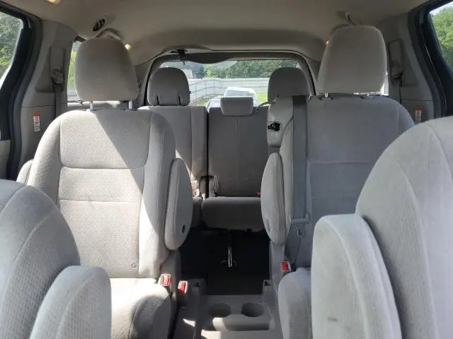 2015 TOYOTA SIENNA LE  