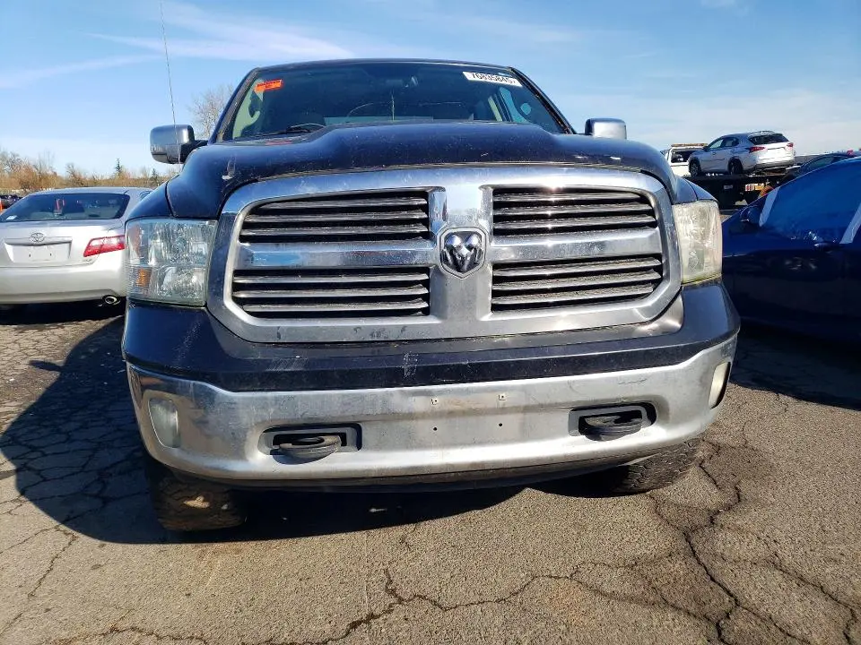 2016 RAM 1500 SLT  