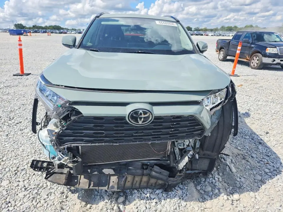 2021 TOYOTA RAV4 XLE  
