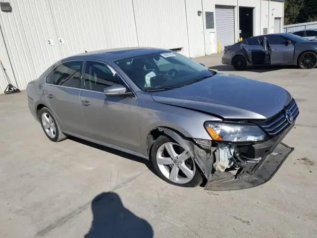 2013 VOLKSWAGEN PASSAT SE  