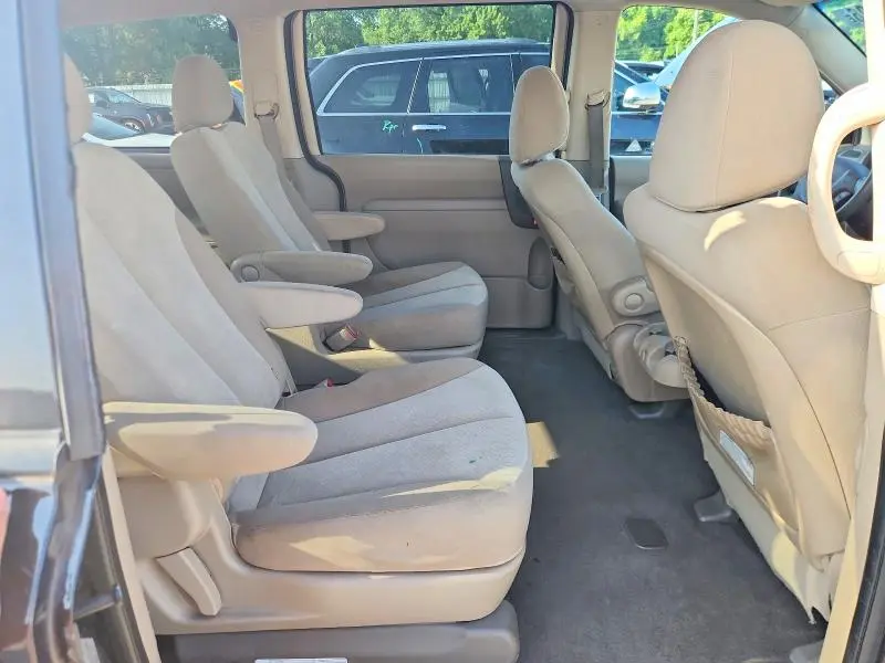 2010 KIA SEDONA LX  