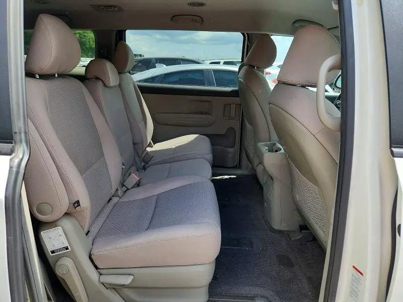 2017 KIA SEDONA LX  