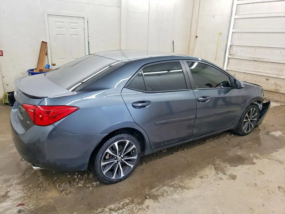 2017 TOYOTA COROLLA SE  