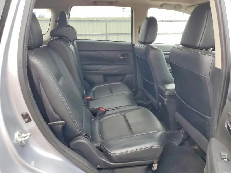 2016 MITSUBISHI OUTLANDER SE  