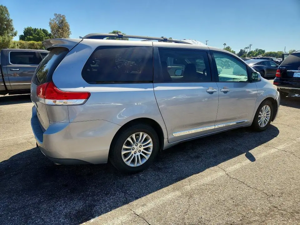 2012 TOYOTA SIENNA XLE 8-PASSENGER  