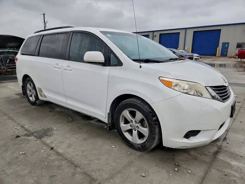 2011 TOYOTA SIENNA LE  