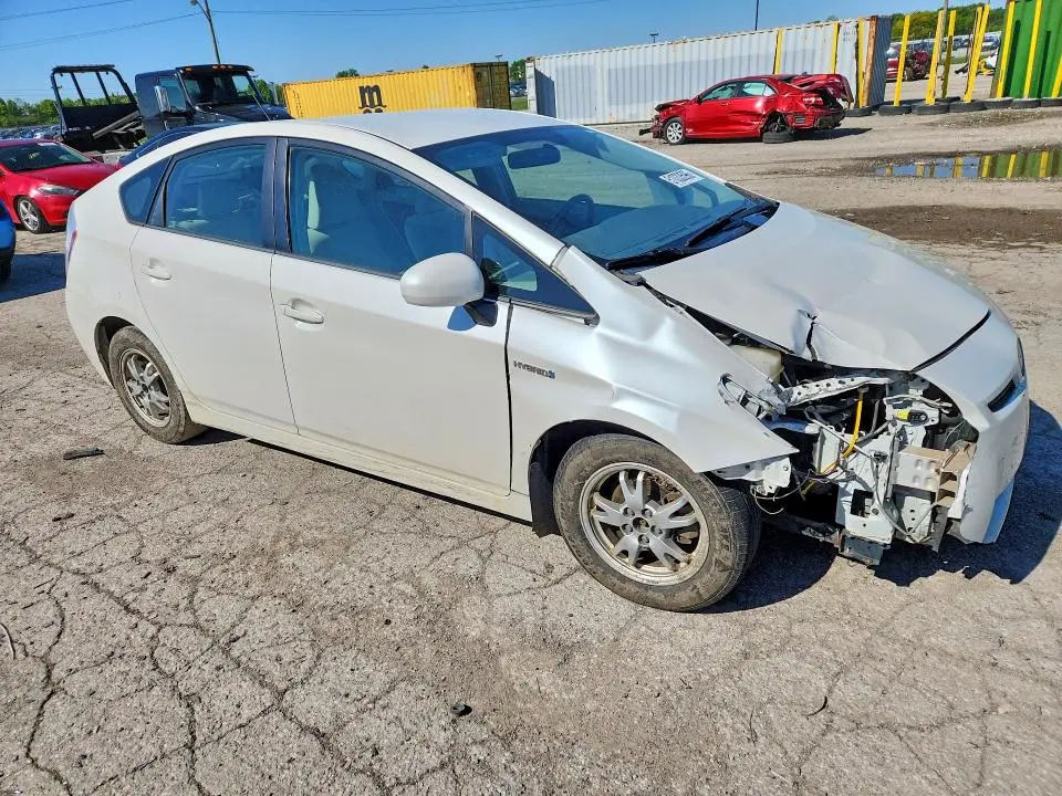 2010 TOYOTA PRIUS III  