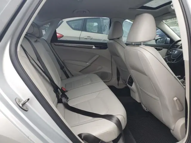 2017 VOLKSWAGEN PASSAT SE  