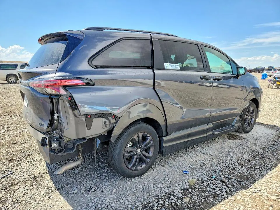 2025 TOYOTA SIENNA XSE  